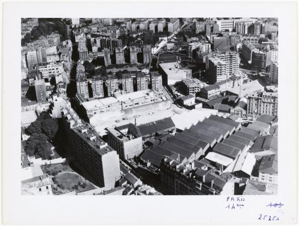Vue aérienne de Paris : la rue de l'Amiral-Mouchez et la rue  Brillat-Savarin. 13ème et 14ème arrondissements, Paris. | Paris Musées