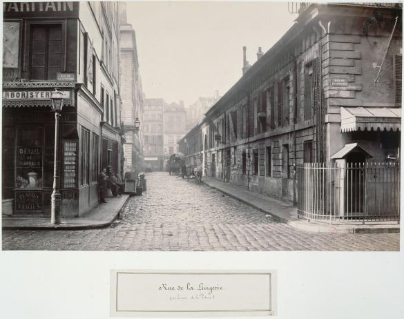 Rue de la Poterie, vue prise de la rue de la Lingerie, 1er arrondissement,  Paris. | Paris Musées