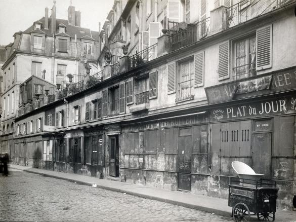 Rue des Blancs-Manteaux, vieilles maisons à terrasses, 4ème arrondissement,  Paris. | Paris Musées