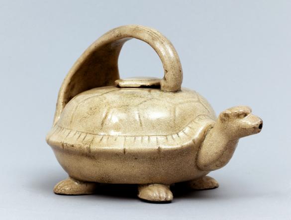 Pot à alcool en forme de tortue (kamegata shuki) | Paris Musées