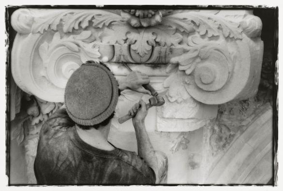 Restauration d'un chapiteau de pilastre d'une des rotondes | Paris Musées