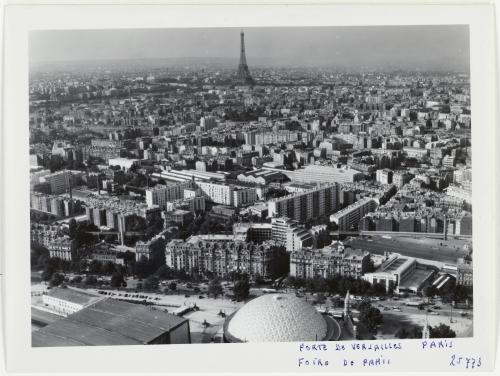 Vue aérienne de Paris : la Porte de Versailles, le palais des Sports et la  tour Eiffel, 15ème arrondissement, Paris. | Paris Musées