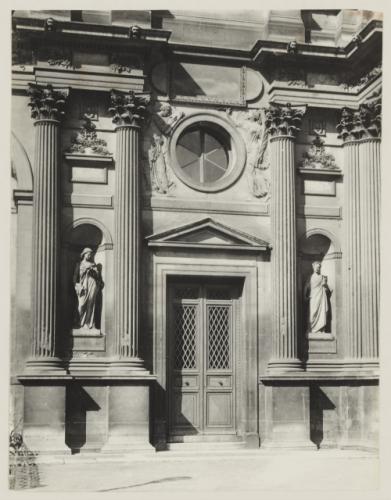 Porte basse du pavillon Sully sur la cour du Louvre, 1er arrondissement,  Paris | Paris Musées