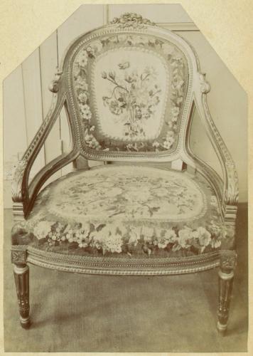439 – Fauteuil Louis XVI marquise | Paris Musées
