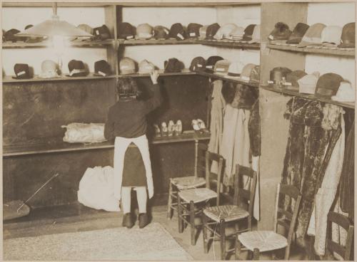 Vestiaire avec chapeaux et chaussures, prison Saint-Lazare, maison d'arrêt  pour femme,107 rue du Faubourg-Saint-Denis, 10ème arrondissement, Paris. |  Paris Musées